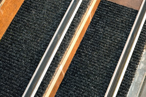 Top 5 avantages des nez de marche antidérapants pour sécurité